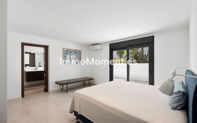 Wiederverkauf - Villa - Marbella - Nueva Andalucía