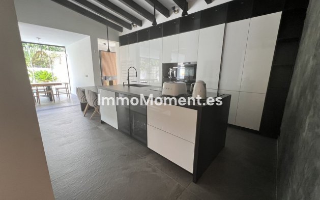 Wiederverkauf - Villa - Marbella - Nueva Andalucía