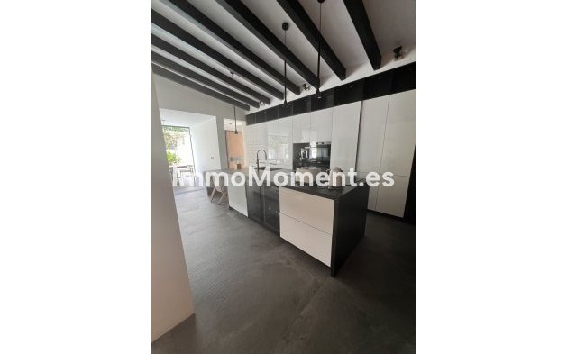 Wiederverkauf - Villa - Marbella - Nueva Andalucía