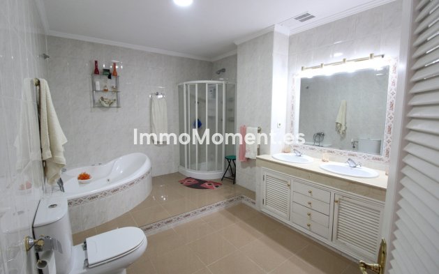 Wiederverkauf - Villa - Marbella - Nueva Andalucía