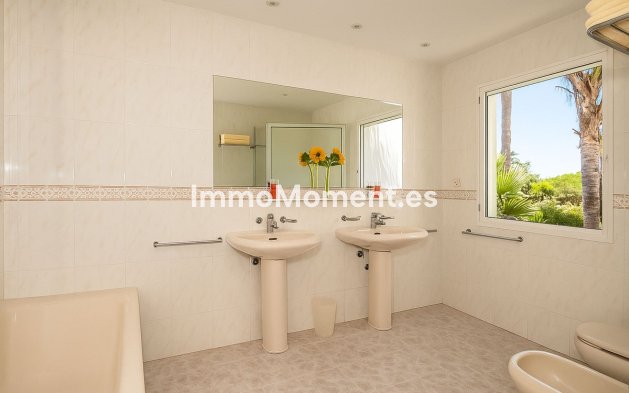 Resale - Villa - Marbella - Marbesa