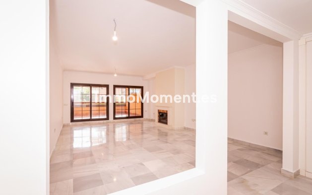 Resale - Apartment - Estepona - Hacienda del Sol