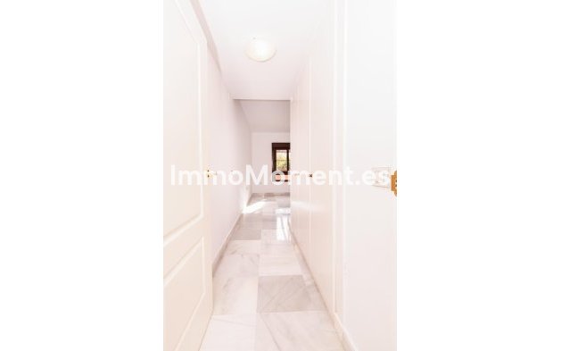Resale - Apartment - Estepona - Hacienda del Sol