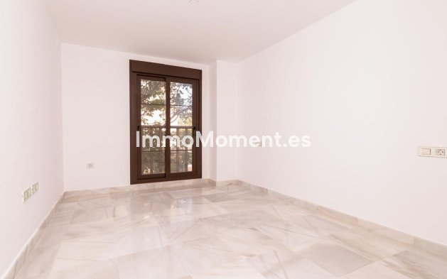 Resale - Apartment - Estepona - Hacienda del Sol