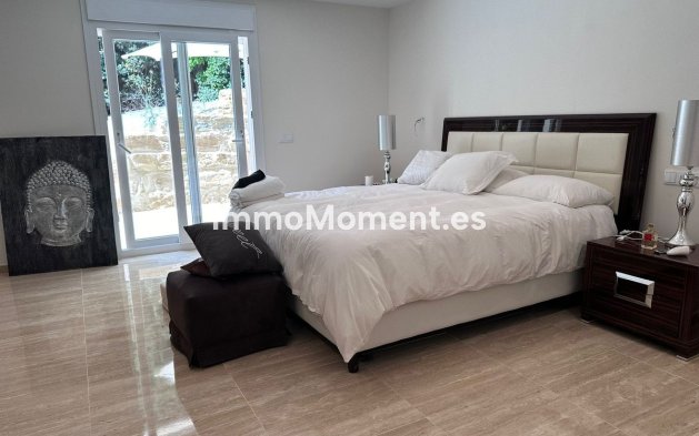 Resale - Villa - Marbella - Nueva Andalucía