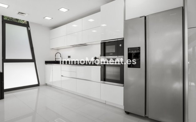 Wiederverkauf - Villa - Marbella - Nueva Andalucía