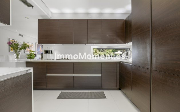 Revente - Villa - Marbella - Nueva Andalucía