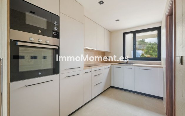 Resale - Apartment - Marbella - Nueva Andalucía