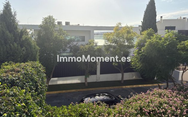 Resale - Apartment - Málaga - Benahavís