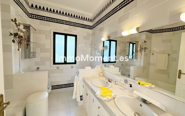 Resale - Detached villa - Estepona - New Golden Mile