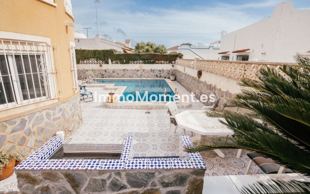 Resale - Villa - Orihuela - Villamartin