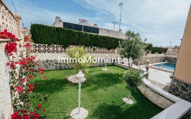 Resale - Villa - Orihuela - Villamartin