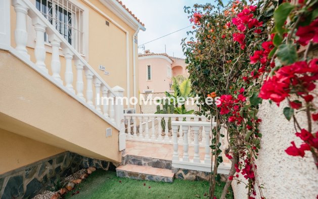 Resale - Villa - Orihuela - Villamartin