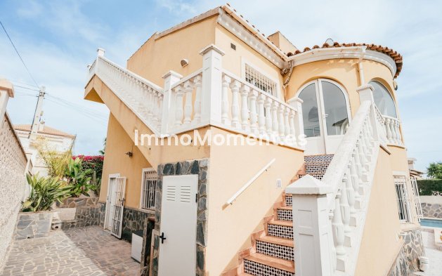Resale - Villa - Orihuela - Villamartin