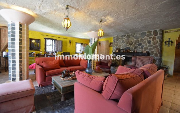 Resale - Villa - Marbella - Nueva Andalucía