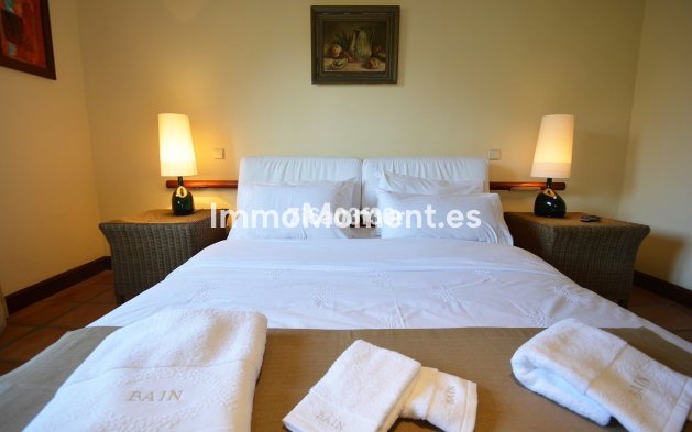 Resale - Villa - Marbella - Nueva Andalucía