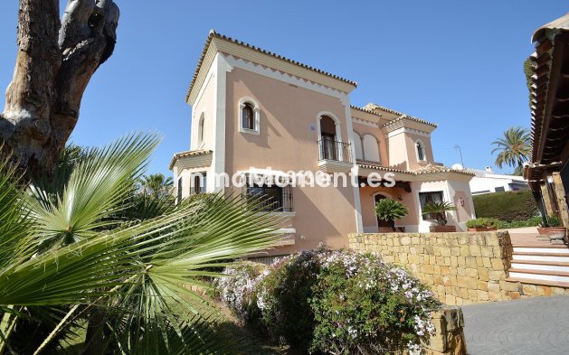 Resale - Villa - Marbella - Nueva Andalucía