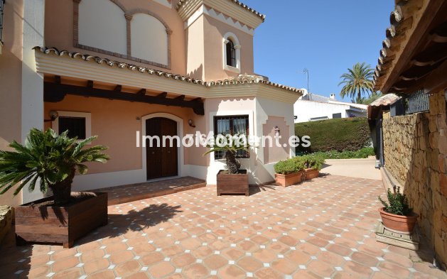 Resale - Villa - Marbella - Nueva Andalucía
