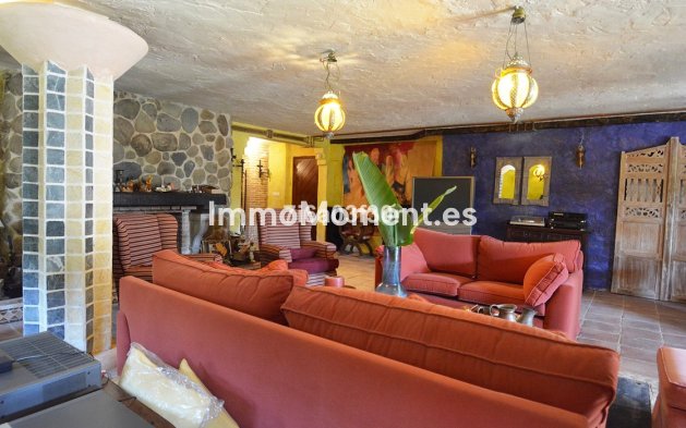 Resale - Villa - Marbella - Nueva Andalucía