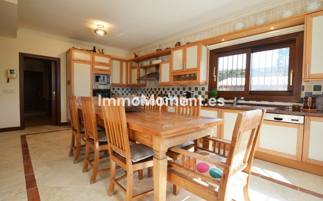 Resale - Villa - Marbella - Nueva Andalucía