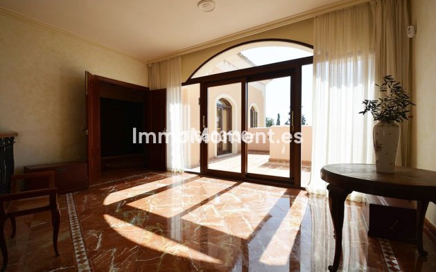 Resale - Villa - Marbella - Nueva Andalucía