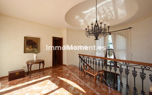 Resale - Villa - Marbella - Nueva Andalucía