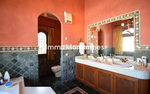 Resale - Villa - Marbella - Nueva Andalucía