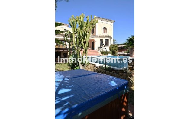 Resale - Villa - Marbella - Nueva Andalucía