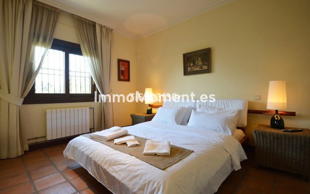 Resale - Villa - Marbella - Nueva Andalucía