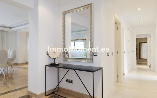 Resale - Apartment - Marbella - Puerto Banús