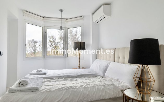 Resale - Apartment - Marbella - Puerto Banús