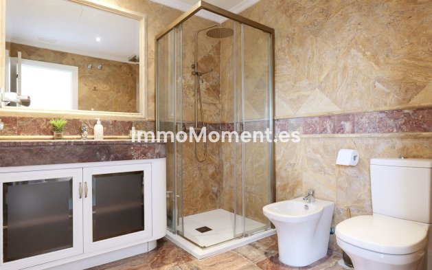 Resale - Apartment - Marbella - Puerto Banús