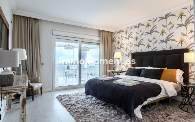 Resale - Apartment - Marbella - Puerto Banús