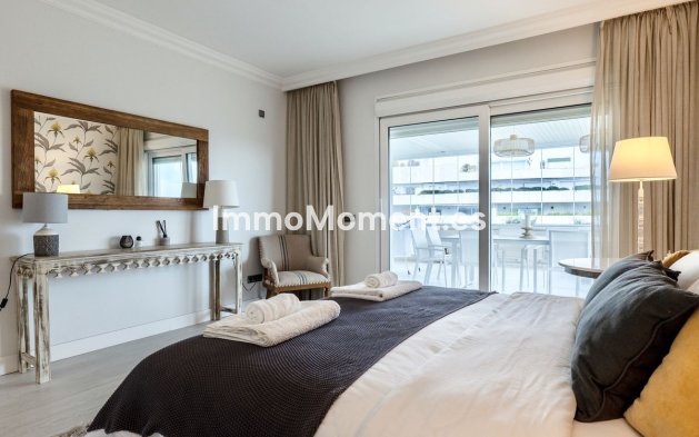 Resale - Apartment - Marbella - Puerto Banús