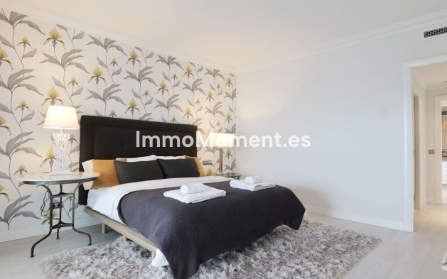 Resale - Apartment - Marbella - Puerto Banús