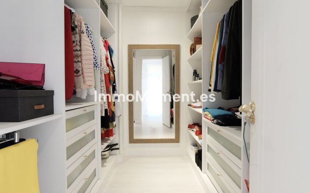 Resale - Apartment - Marbella - Puerto Banús