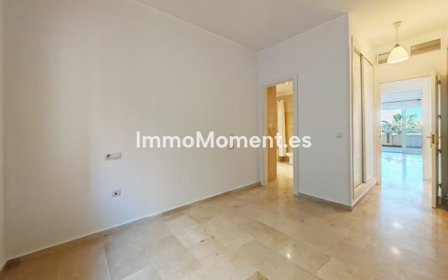 Resale - Apartment - Marbella - Elviria