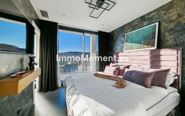 Resale - Villa - Estepona - Valle Romano