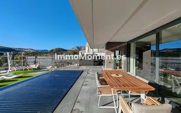 Resale - Villa - Estepona - Valle Romano