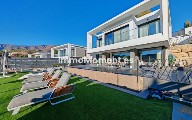 Resale - Villa - Estepona - Valle Romano