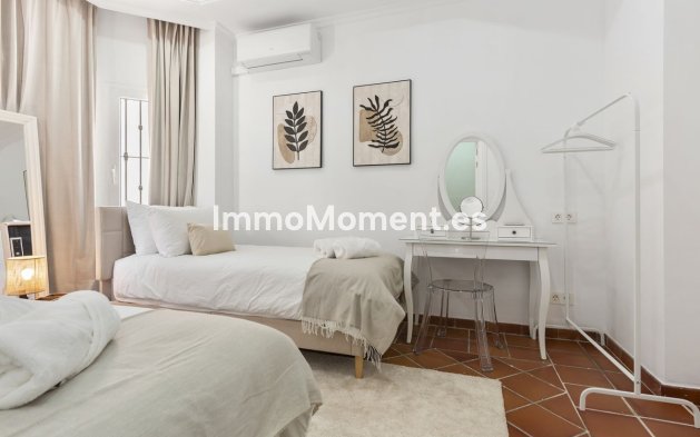 Resale - Villa - Marbella - Las Chapas