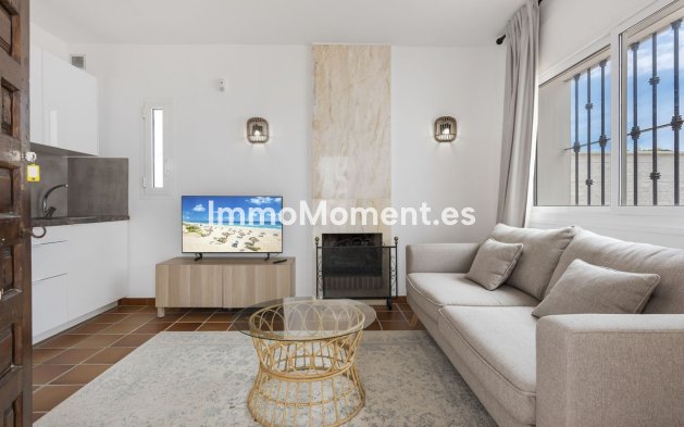 Resale - Villa - Marbella - Las Chapas