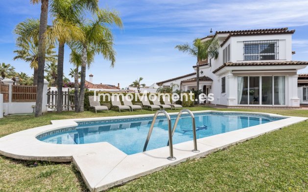 Resale - Villa - Marbella - Las Chapas