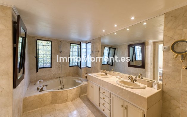 Resale - Villa - Marbella - Nueva Andalucía