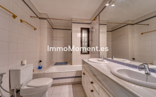 Resale - Villa - Marbella - Nueva Andalucía