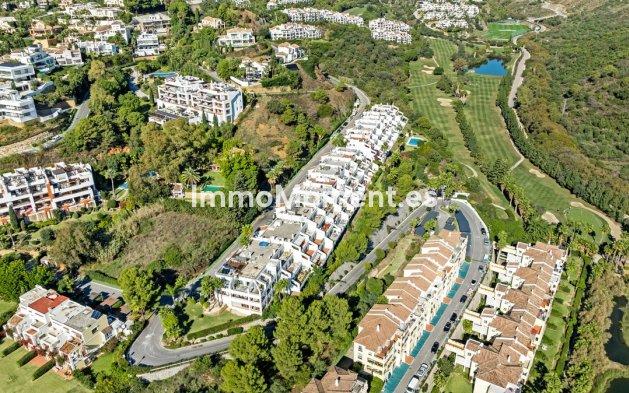 Resale - Apartment - Benahavís - La Quinta