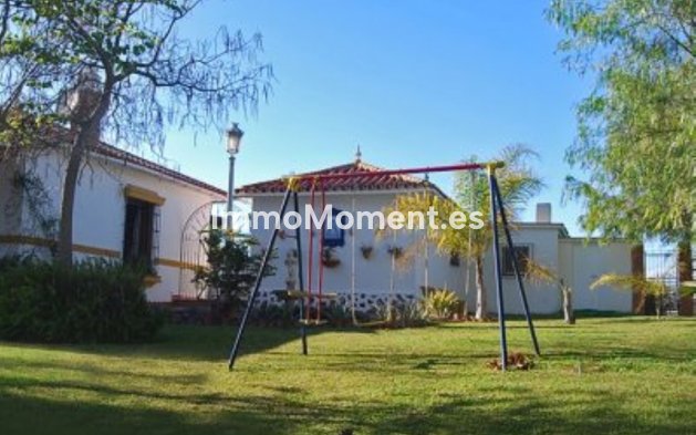 Wiederverkauf - Villa -   Inländisch - Alhaurín de la Torre