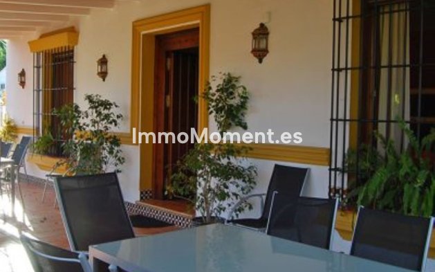 Wiederverkauf - Villa -   Inländisch - Alhaurín de la Torre