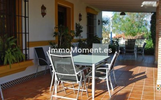 Wiederverkauf - Villa -   Inländisch - Alhaurín de la Torre