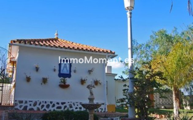 Wiederverkauf - Villa -   Inländisch - Alhaurín de la Torre